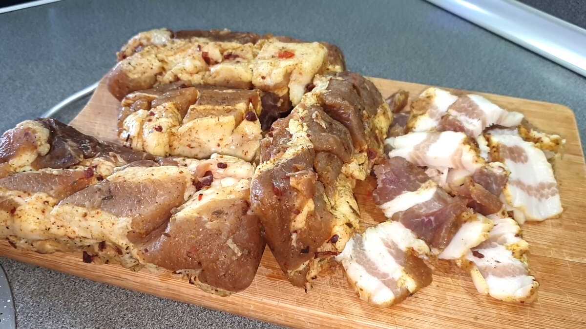 Как хранить соленое сало в холодильнике, можно ли замораживать в морозилке